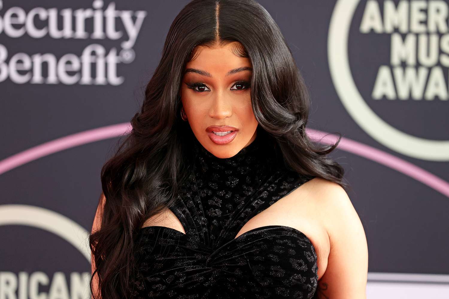 Cardi B Takes A Stand: Vows To Eliminate ‘Dead Weight’ After Unfollowing Offset
