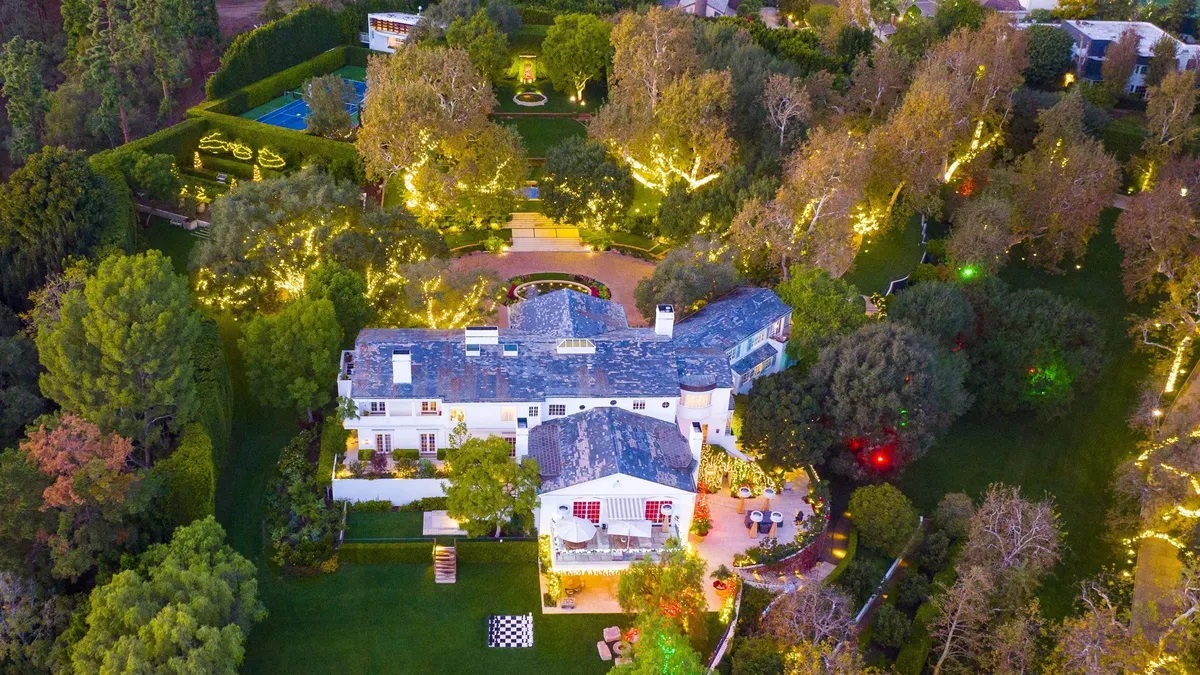 Celebrities Transform Mansions Into Dazzling Christmas Spectacles