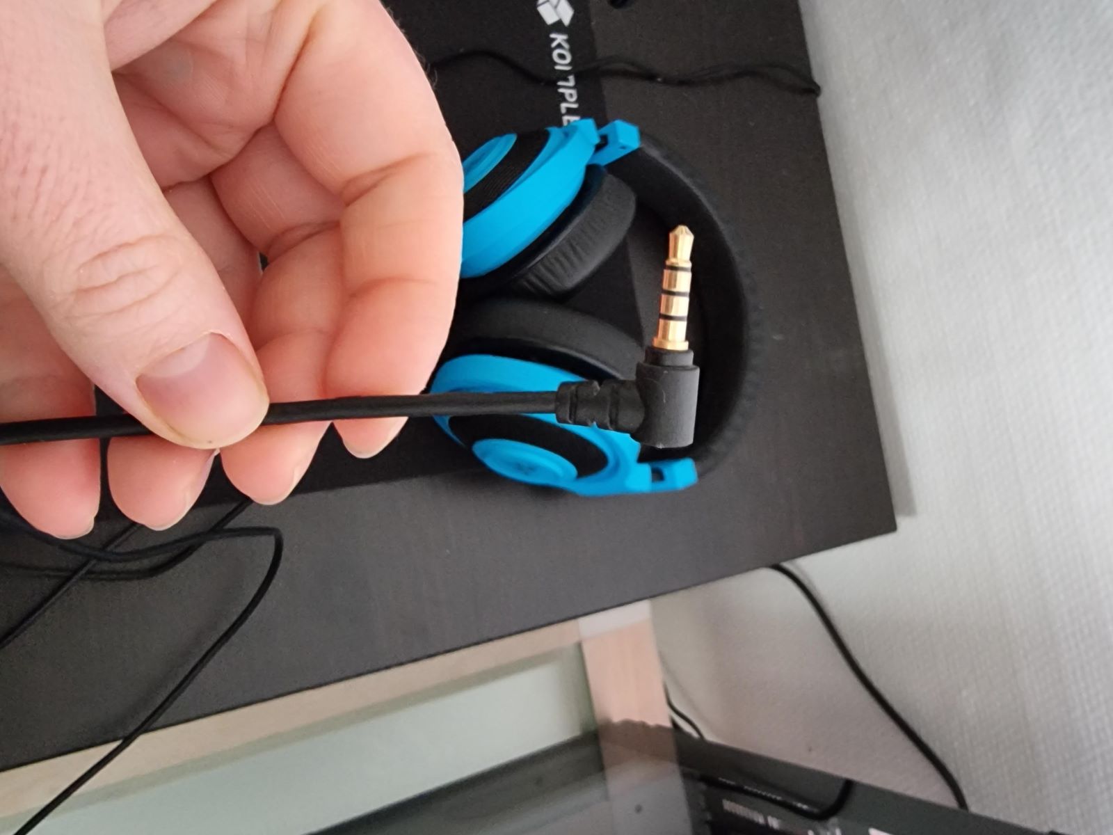 Connecting A Single-Jack Headset With Mic To PC