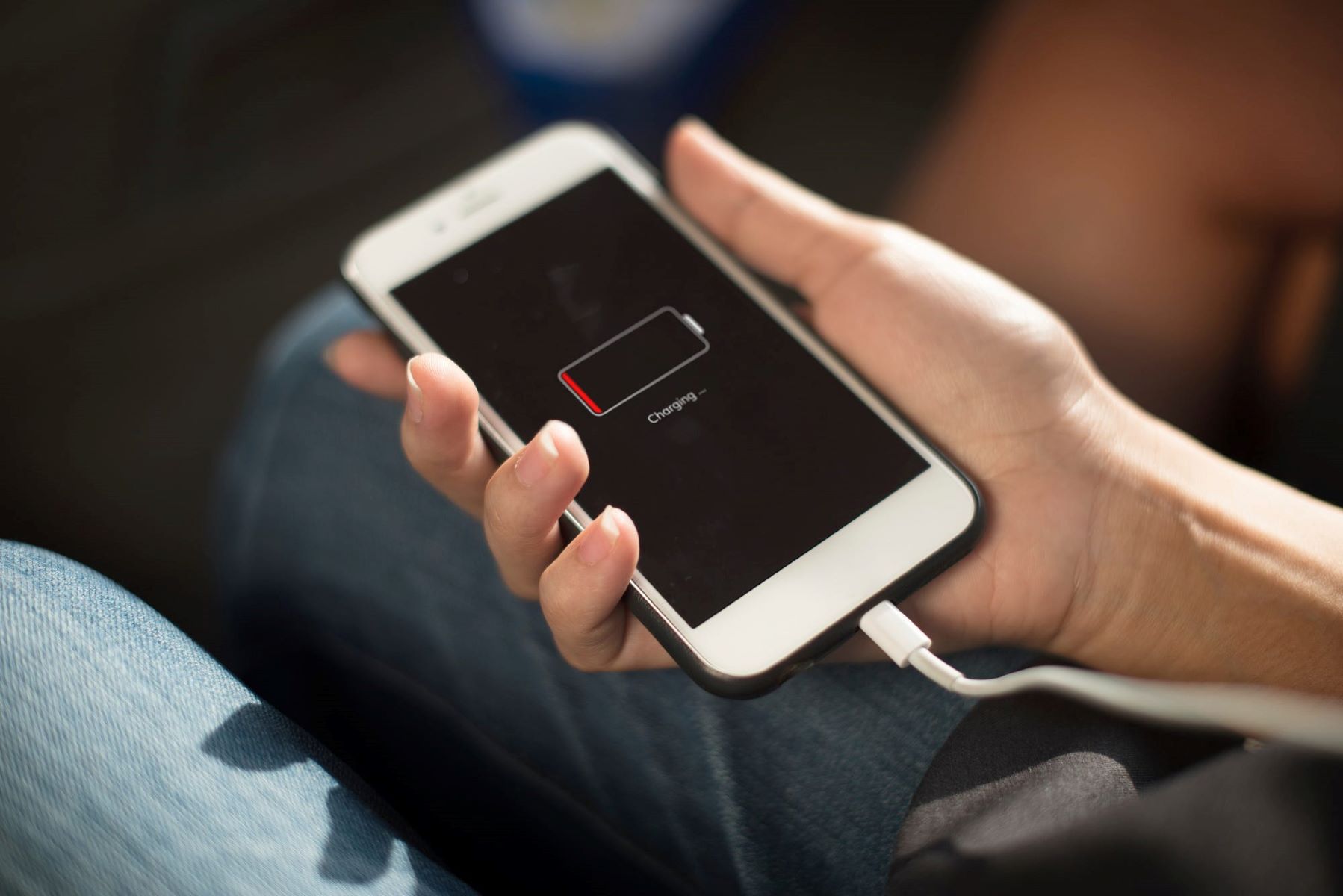 cool-hacks-in-making-your-iphone-battery-last-longer