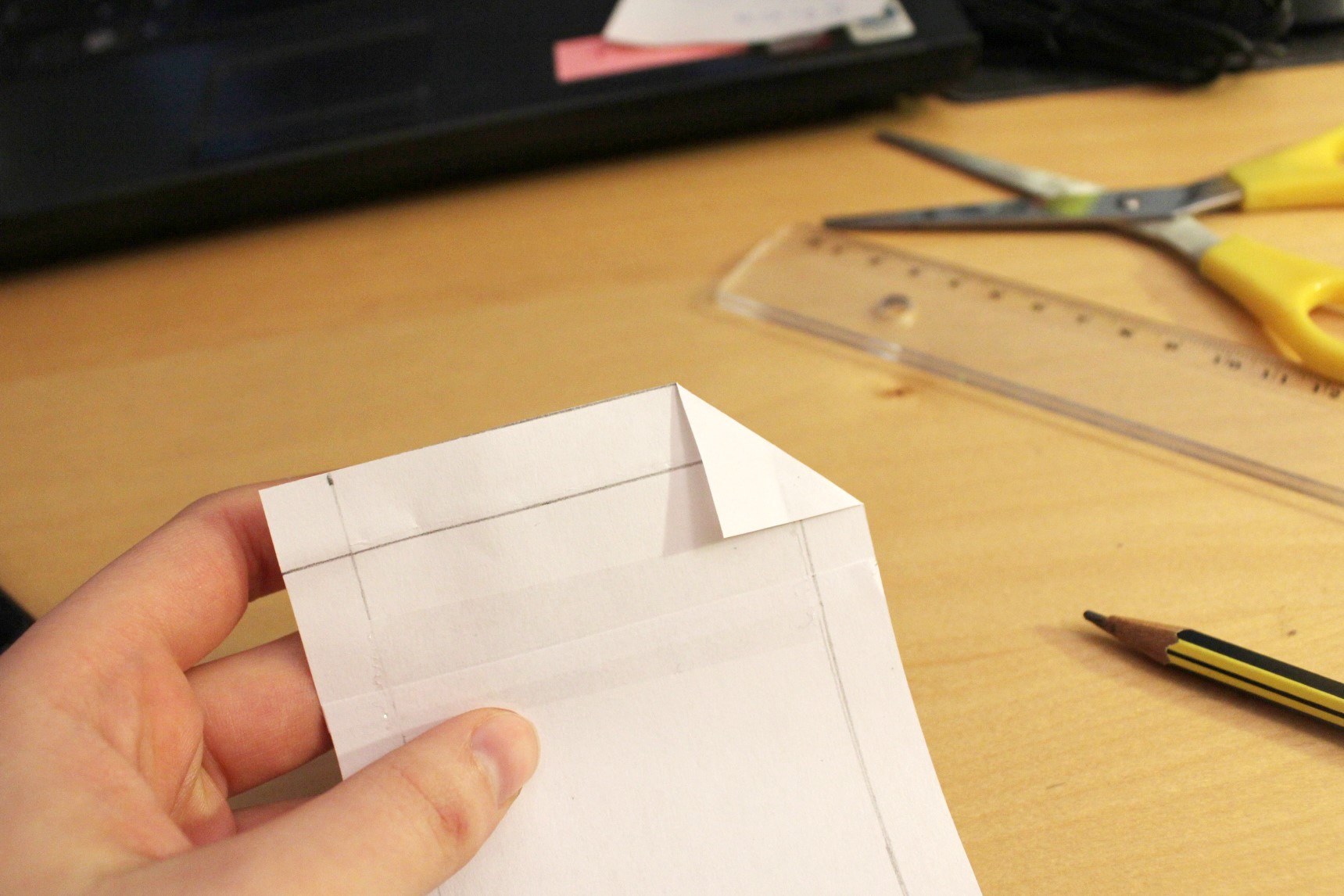 creating-a-phone-case-with-paper
