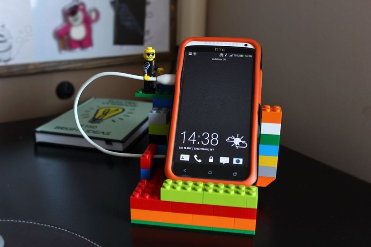DIY Docking Station For Cell Phone: Creating With Legos