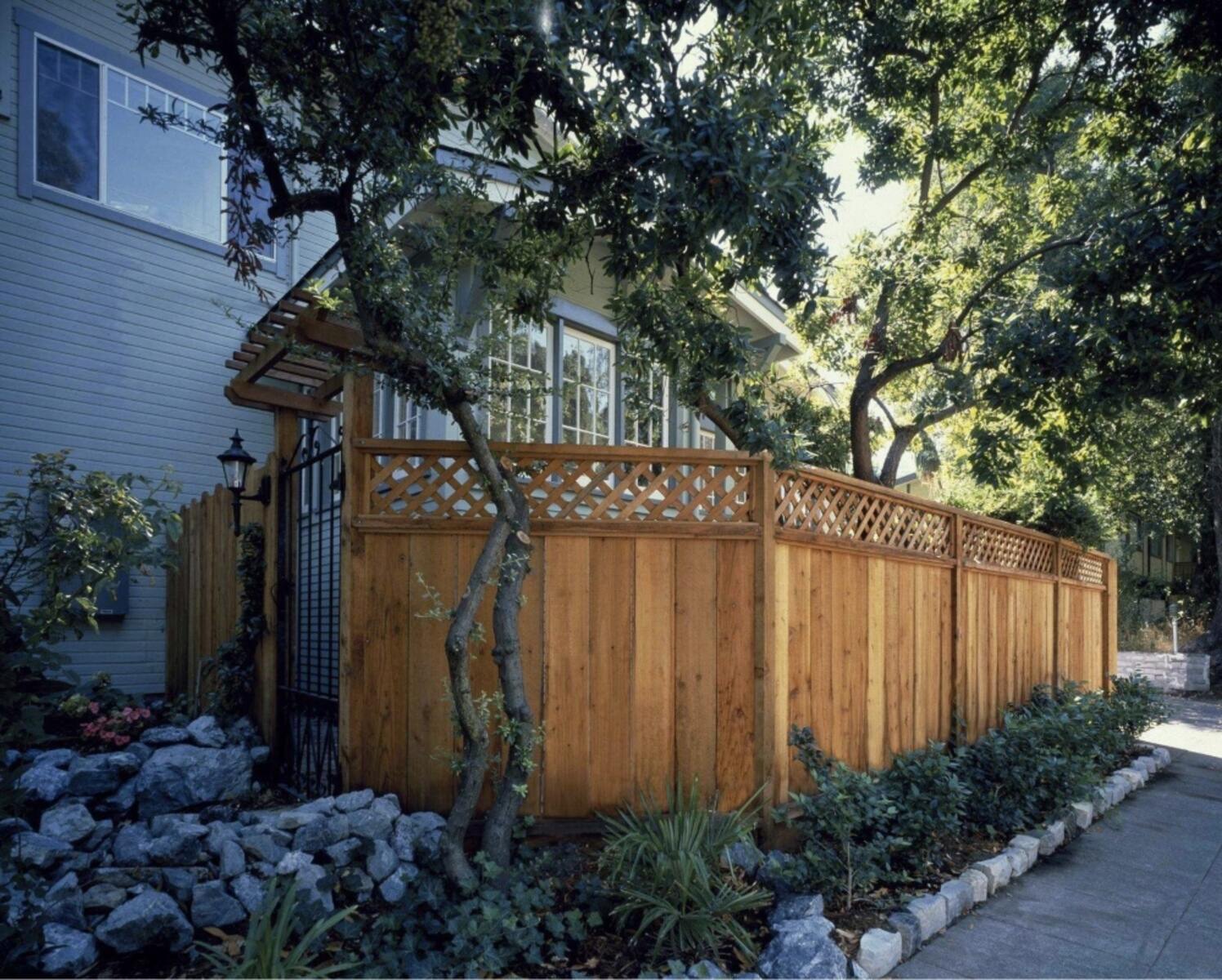 Fencing In Privacy: Attaching A Privacy Screen To Your Fence