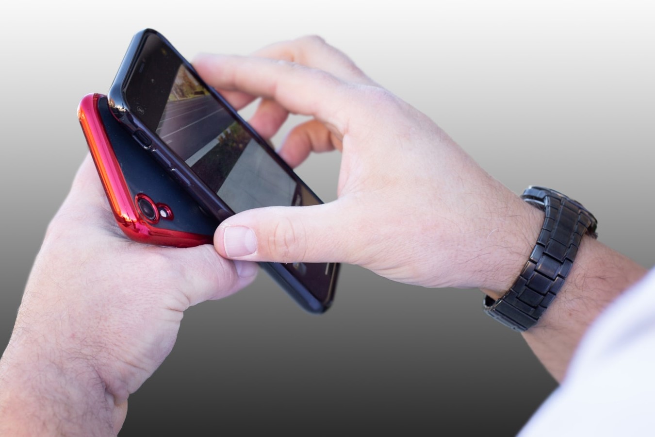 getting-your-phone-case-off-easily