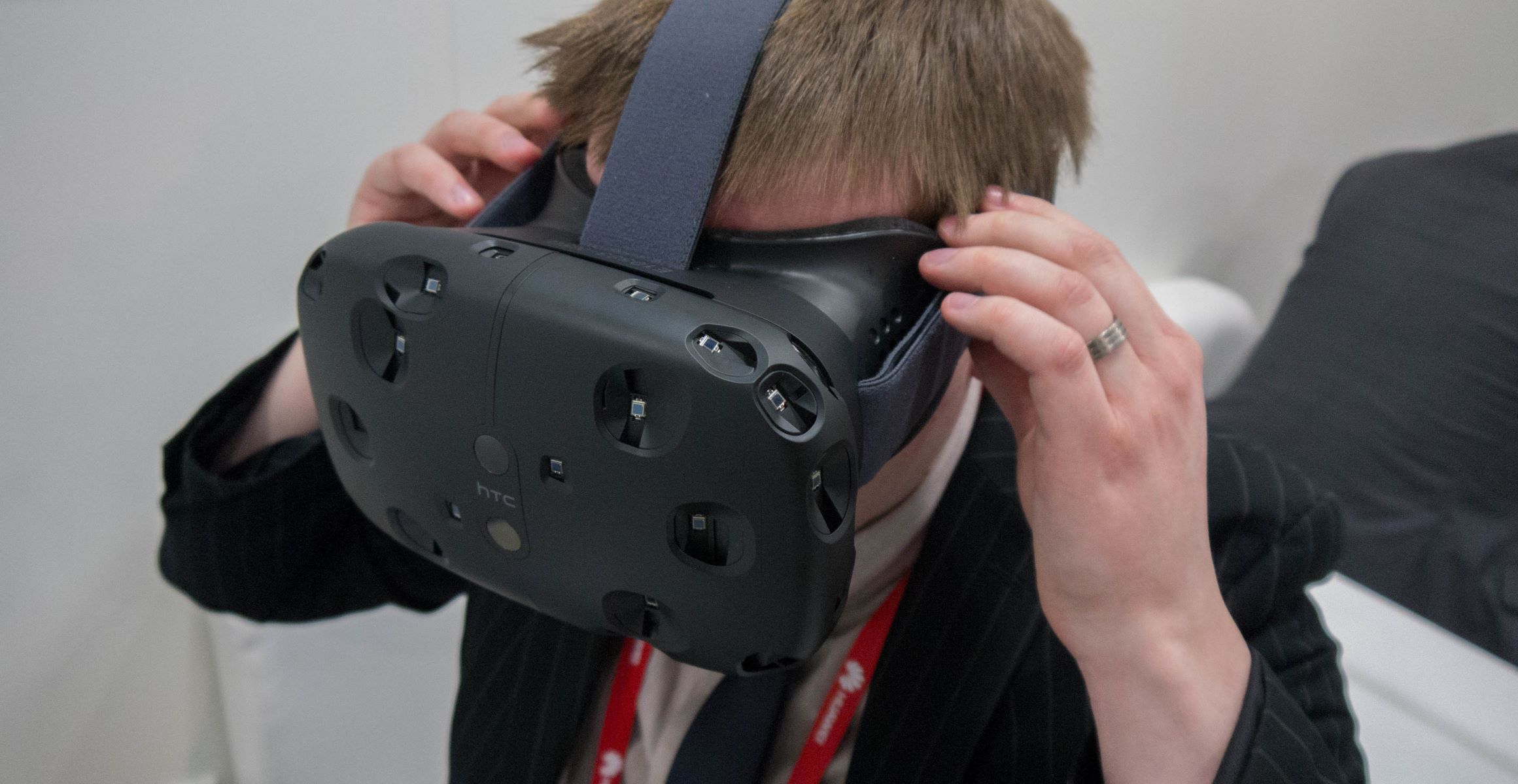How To Check If Your HTC Vive Headset Is On