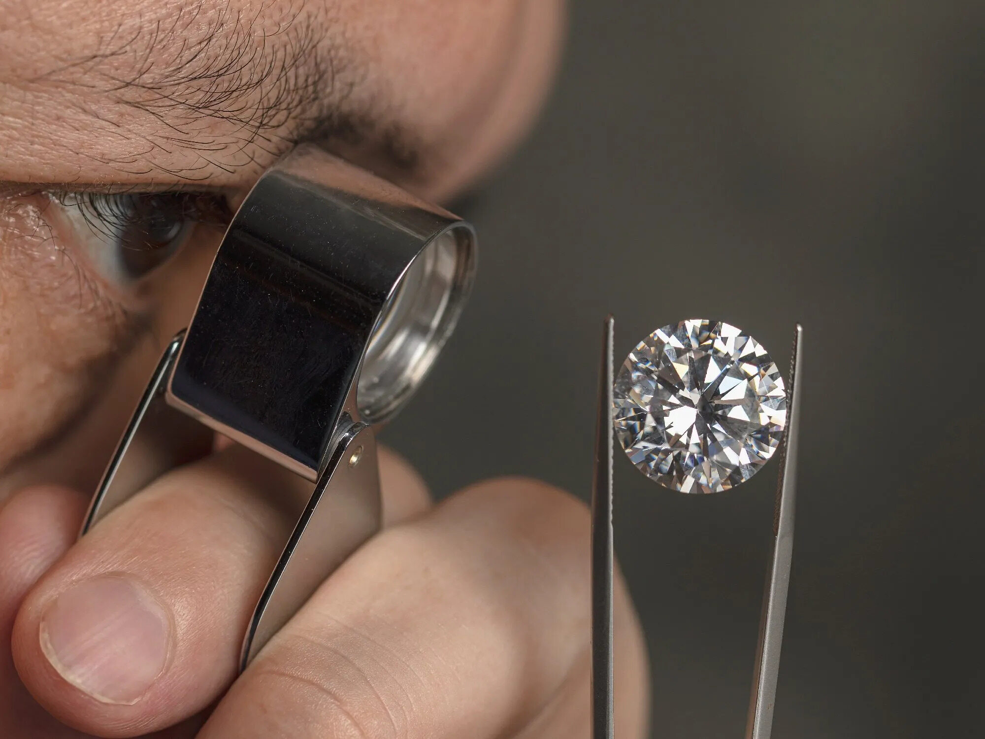 Jeweler’s Tool: A Step-by-Step Guide To Using A Magnifier