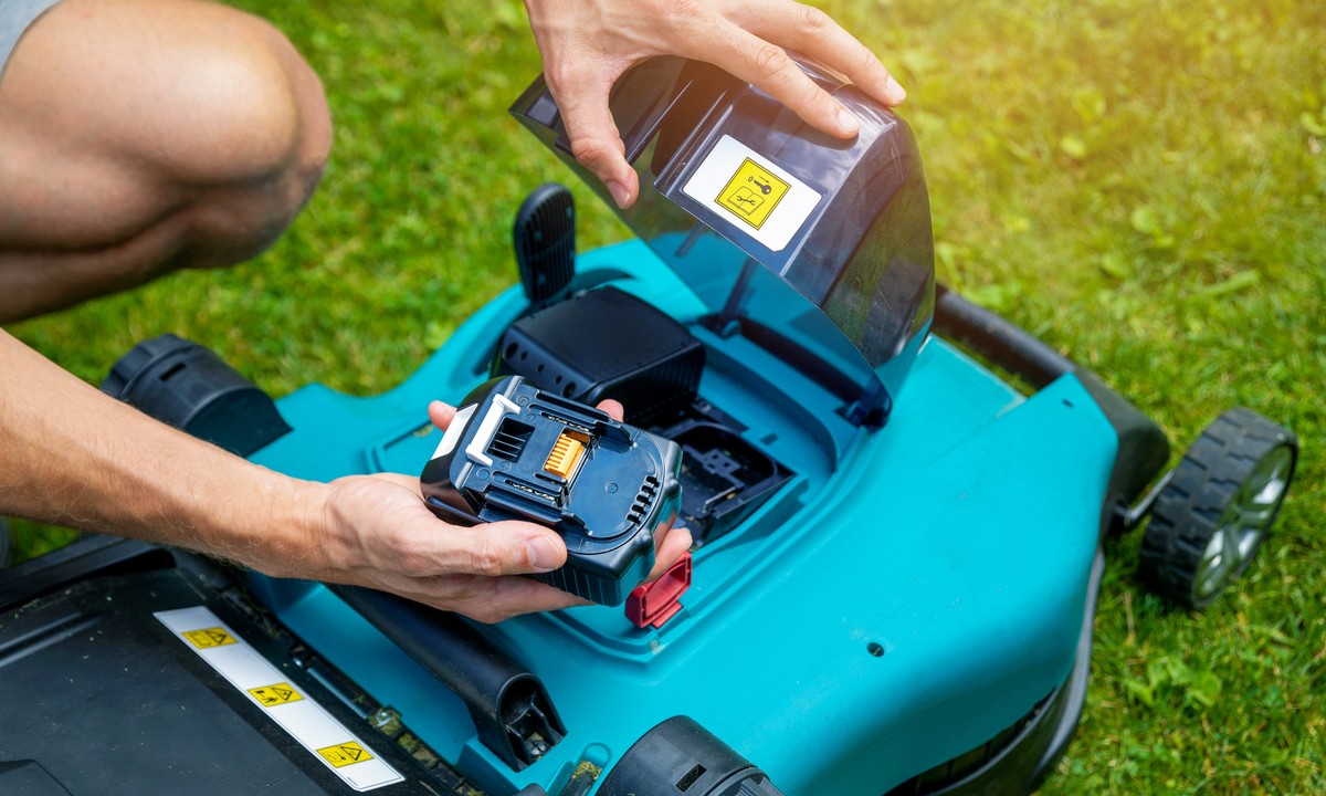 Mower Maintenance: Estimating Lawn Mower Battery Lifespan