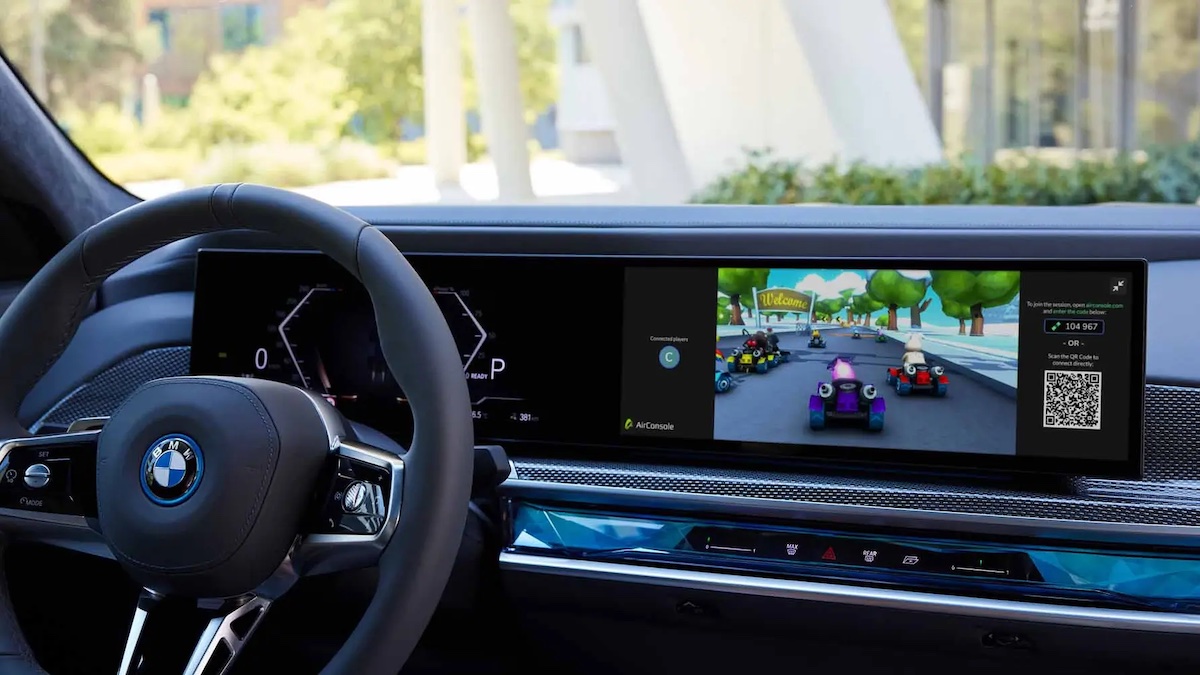 New Car Display Lets You Stay Connected On The Go