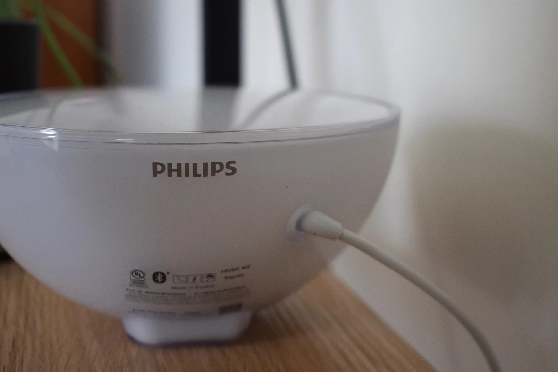 philips-hue-go-how-to-charge