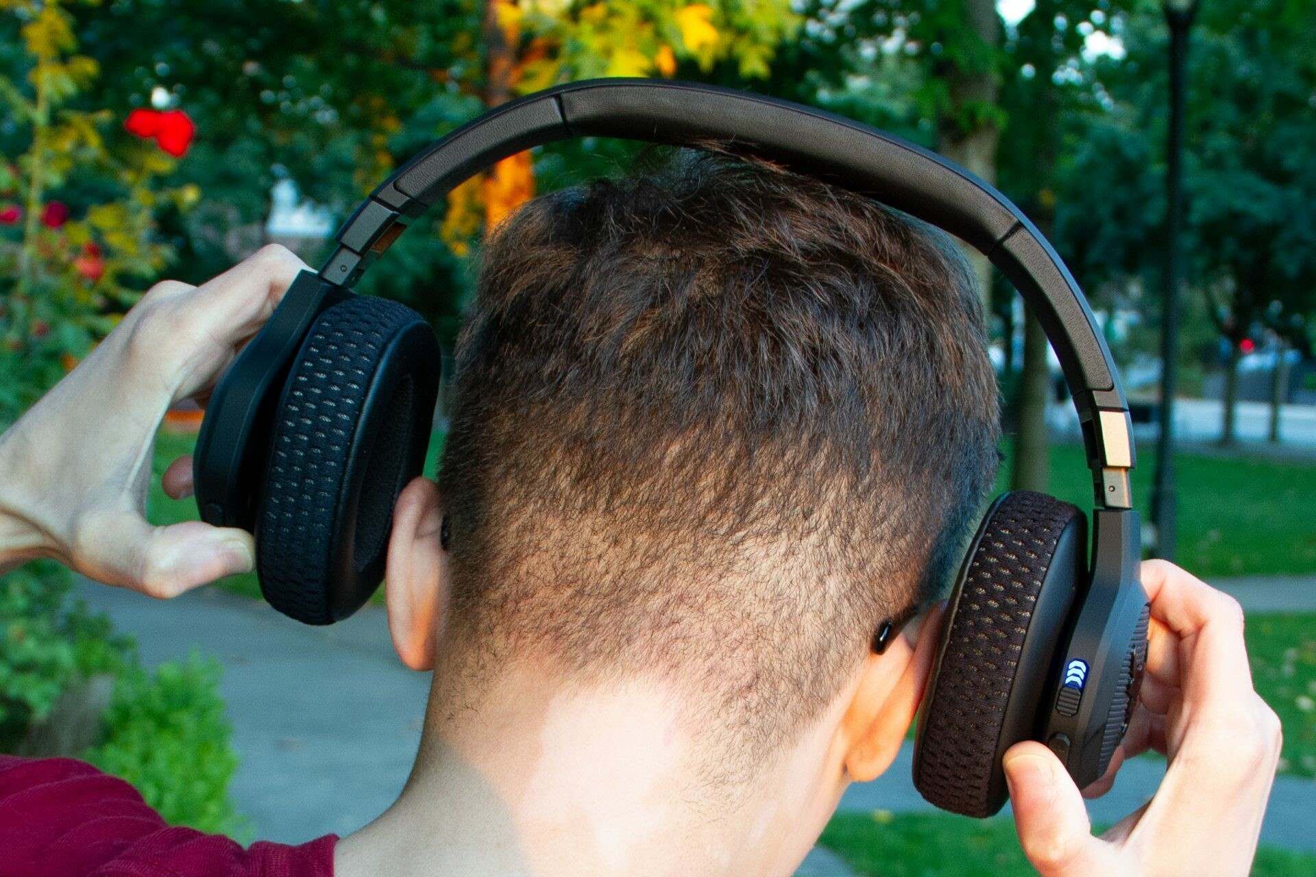 Reducing Background Noise In Headsets: Effective Techniques