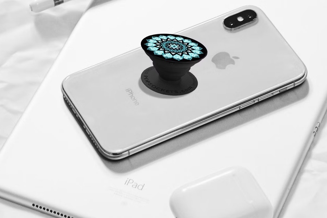 removing-popsocket-glue-from-your-phone-case