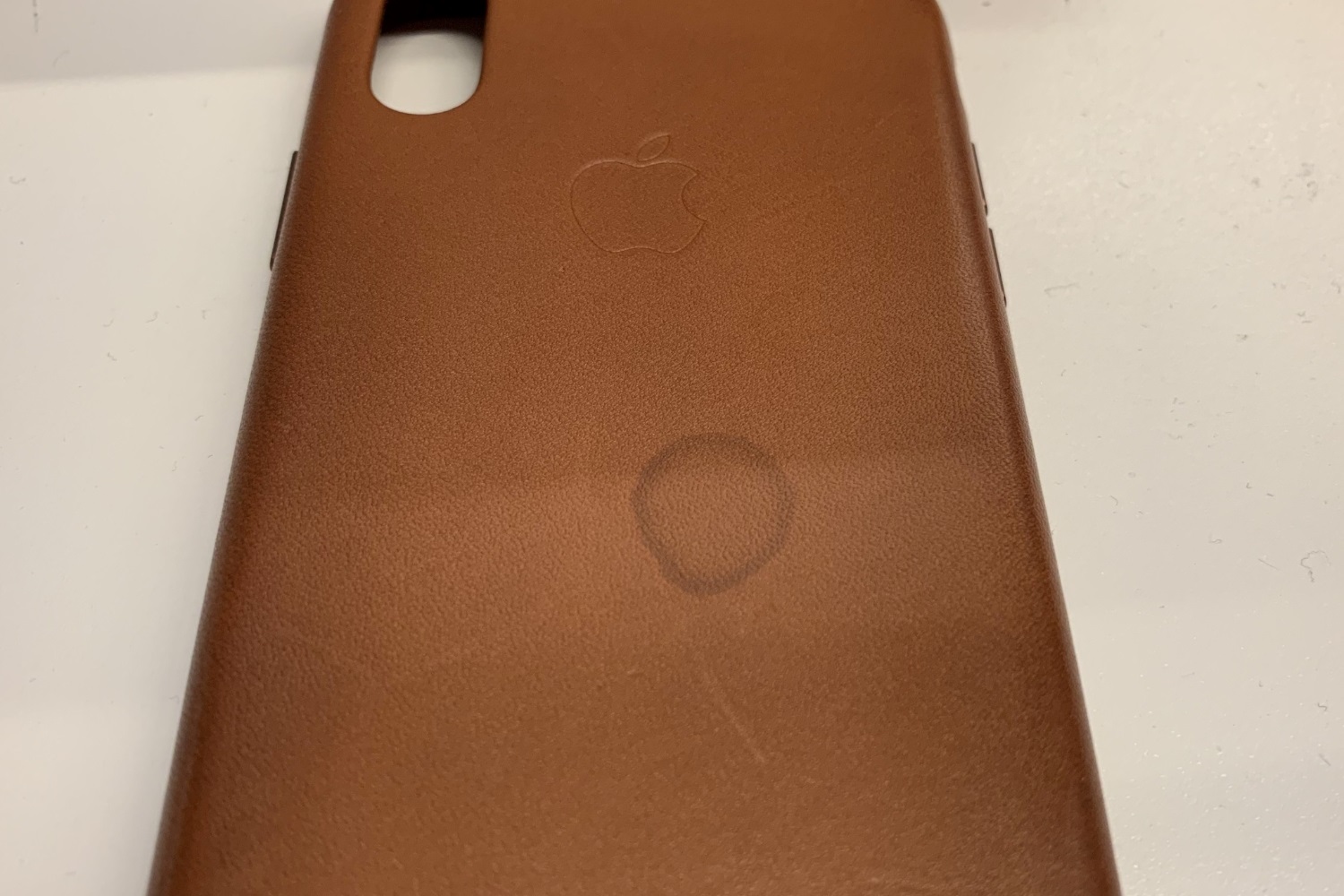 removing-unwanted-marks-from-your-phone-case