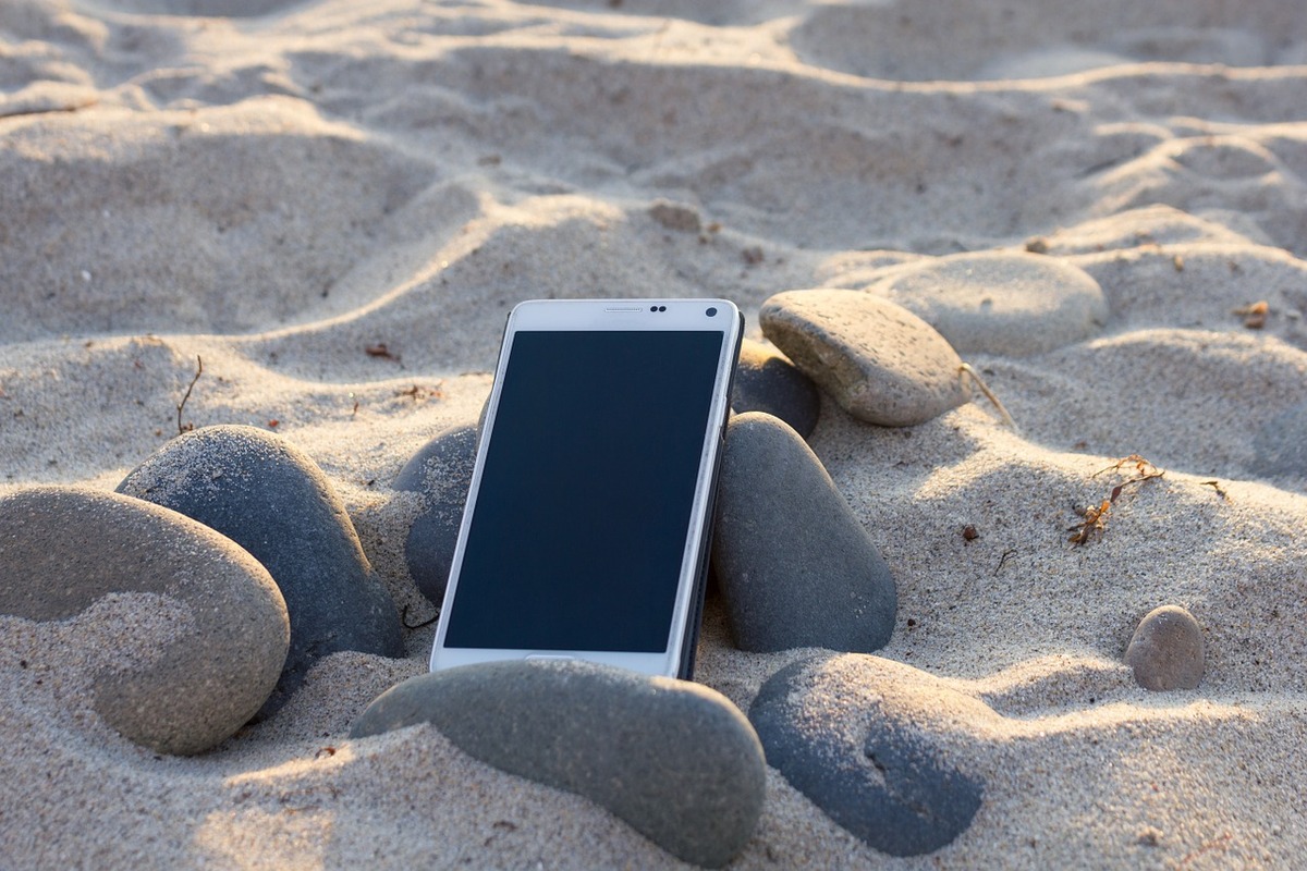 Sand Removal Tips: Clearing Sand From Your Phone Charger Port