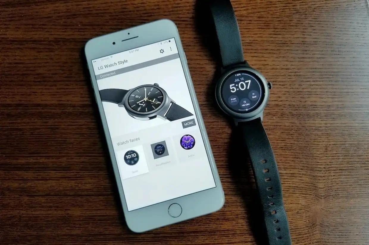 Seamless Integration: Pairing Your Fossil Smartwatch With IPhone
