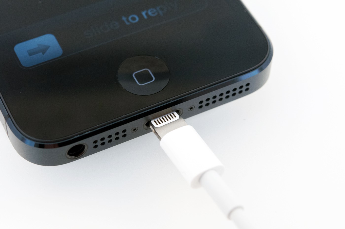 step-by-step-guide-on-cleaning-an-iphone-dock-connector