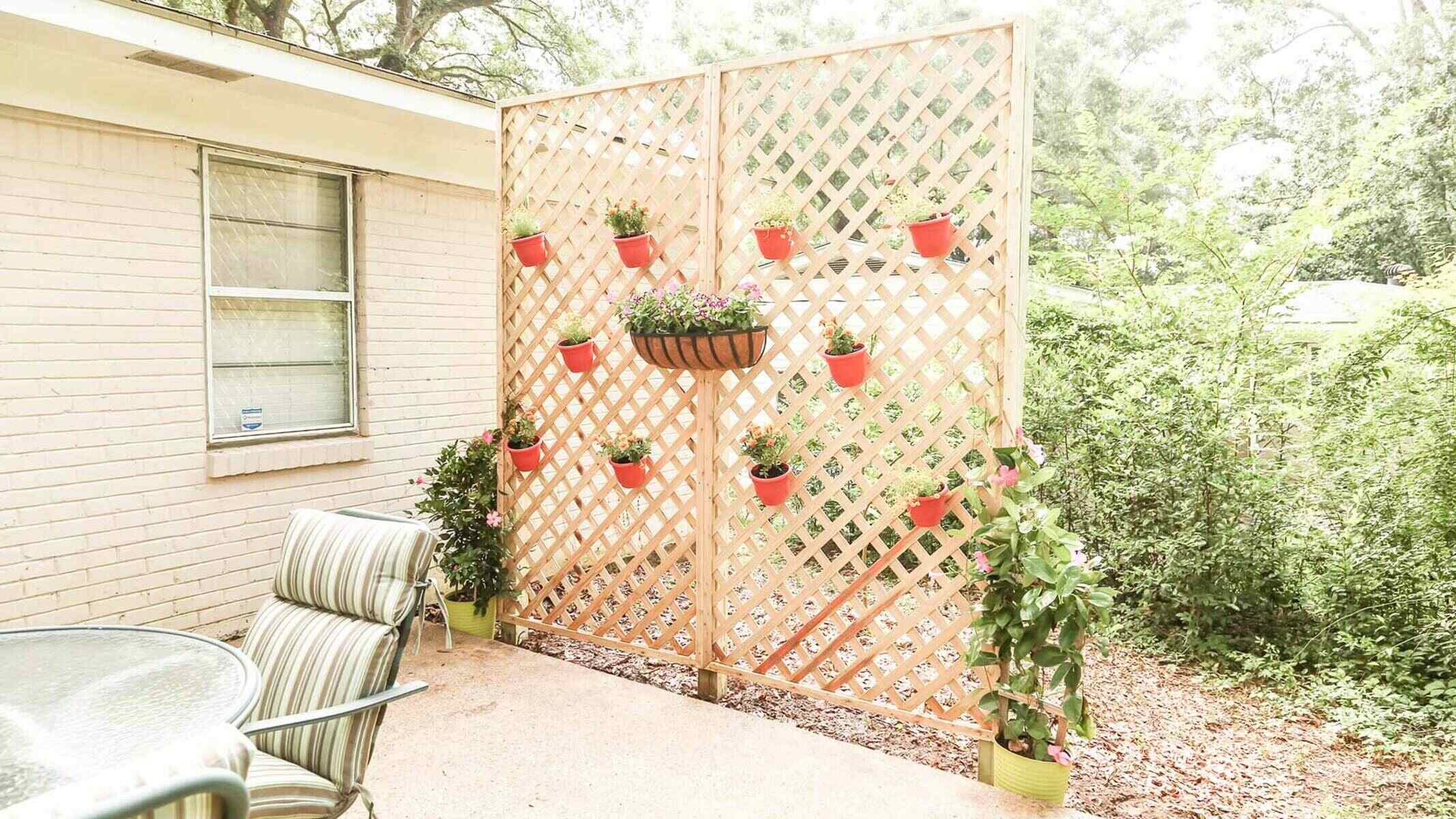 stylish-seclusion-constructing-a-lattice-privacy-screen-for-your-deck