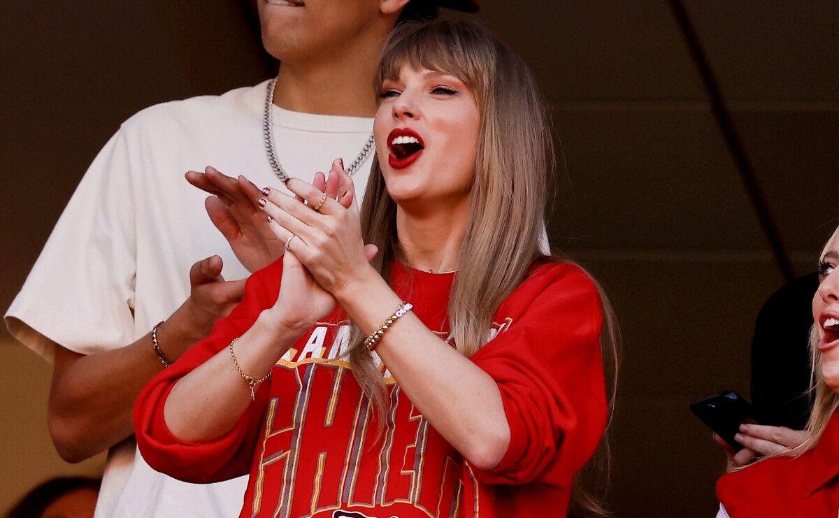 Taylor Swift Makes Appearance At Travis Kelce’s Chiefs Game Against Buffalo Bills