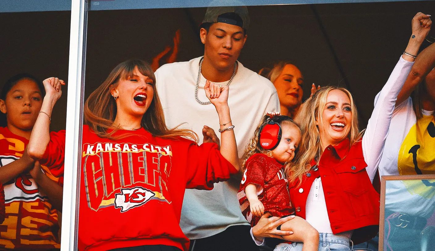 Taylor Swift Supports Travis Kelce At Chiefs Game Against Packers At Lambeau