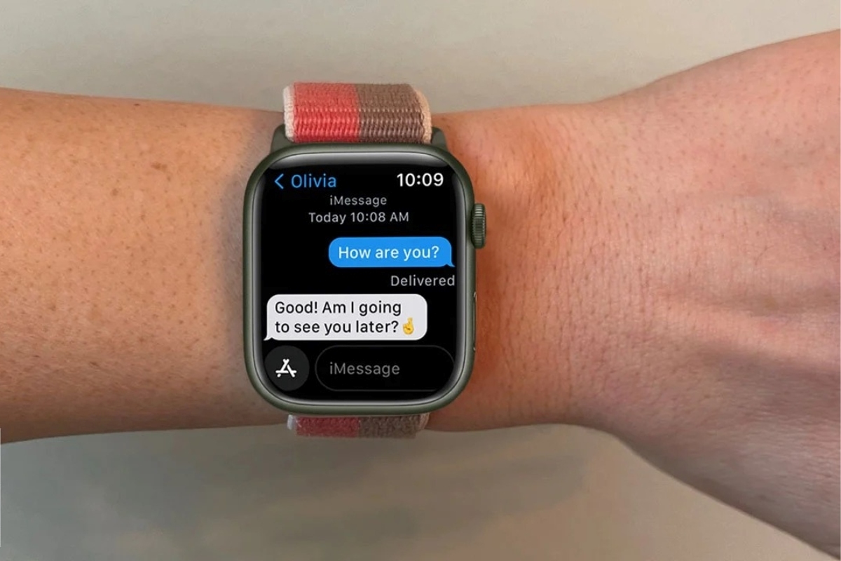 texting-on-the-go-smartwatches-that-let-you-stay-connected