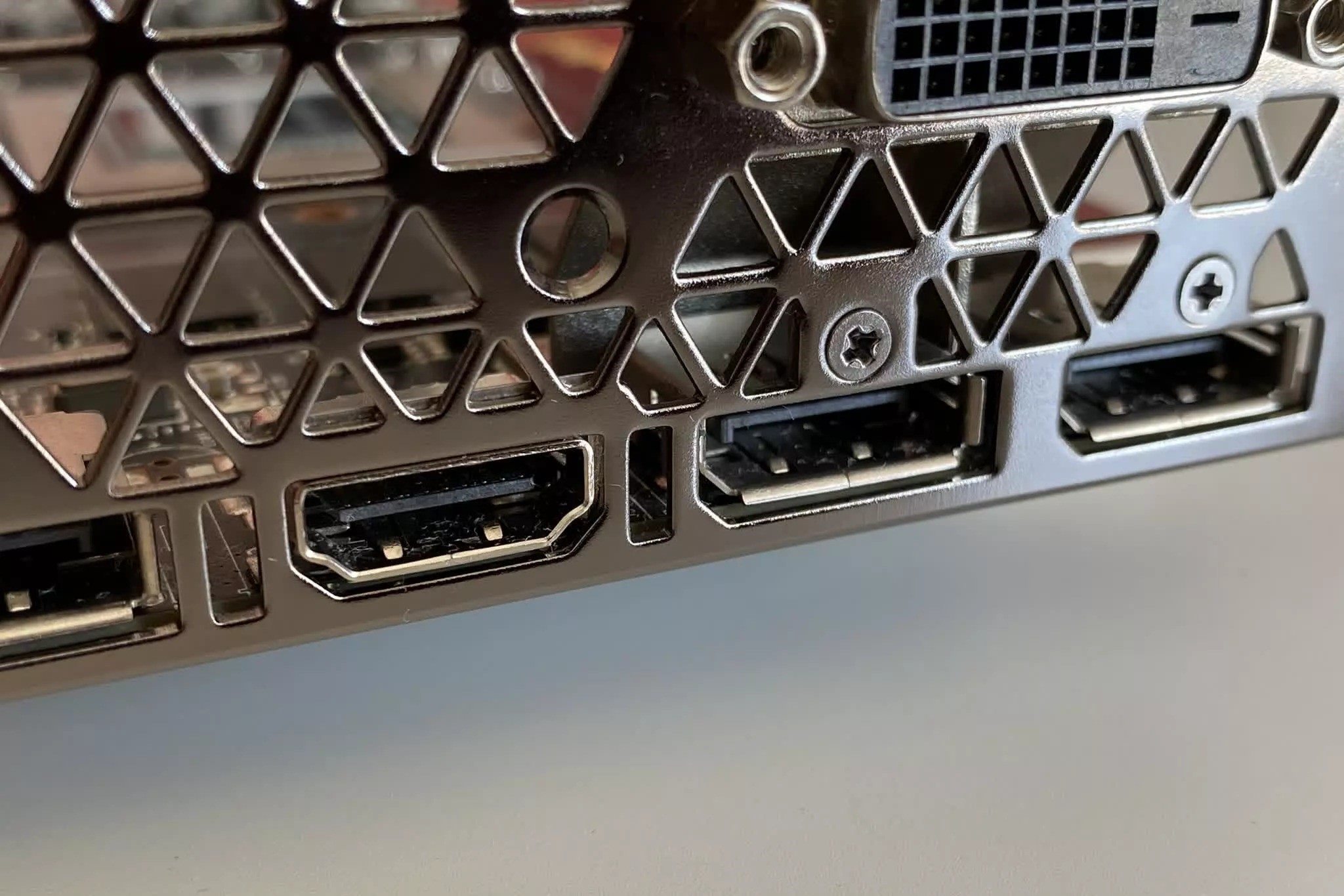 Understanding The DP Connector On A Video Card