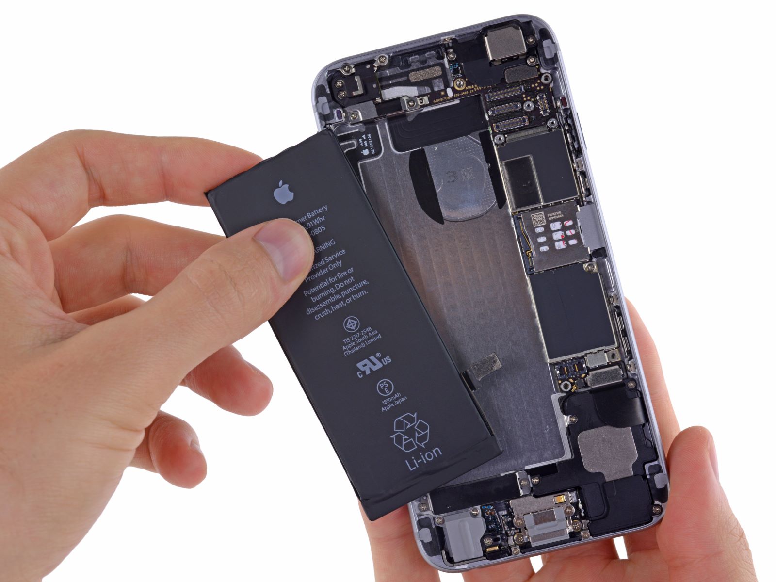 unveiling-iphone-secrets-removing-the-battery