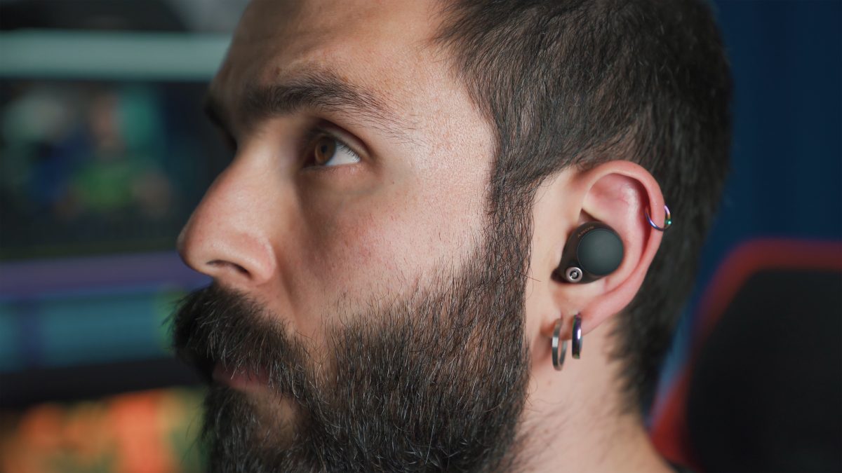 wearing-wireless-earbuds-the-right-way