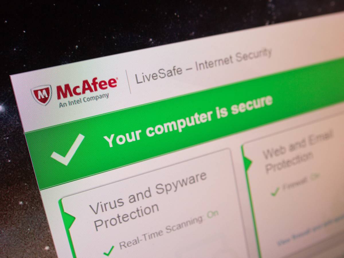 What Does McAfee LiveSafe Internet Security Do