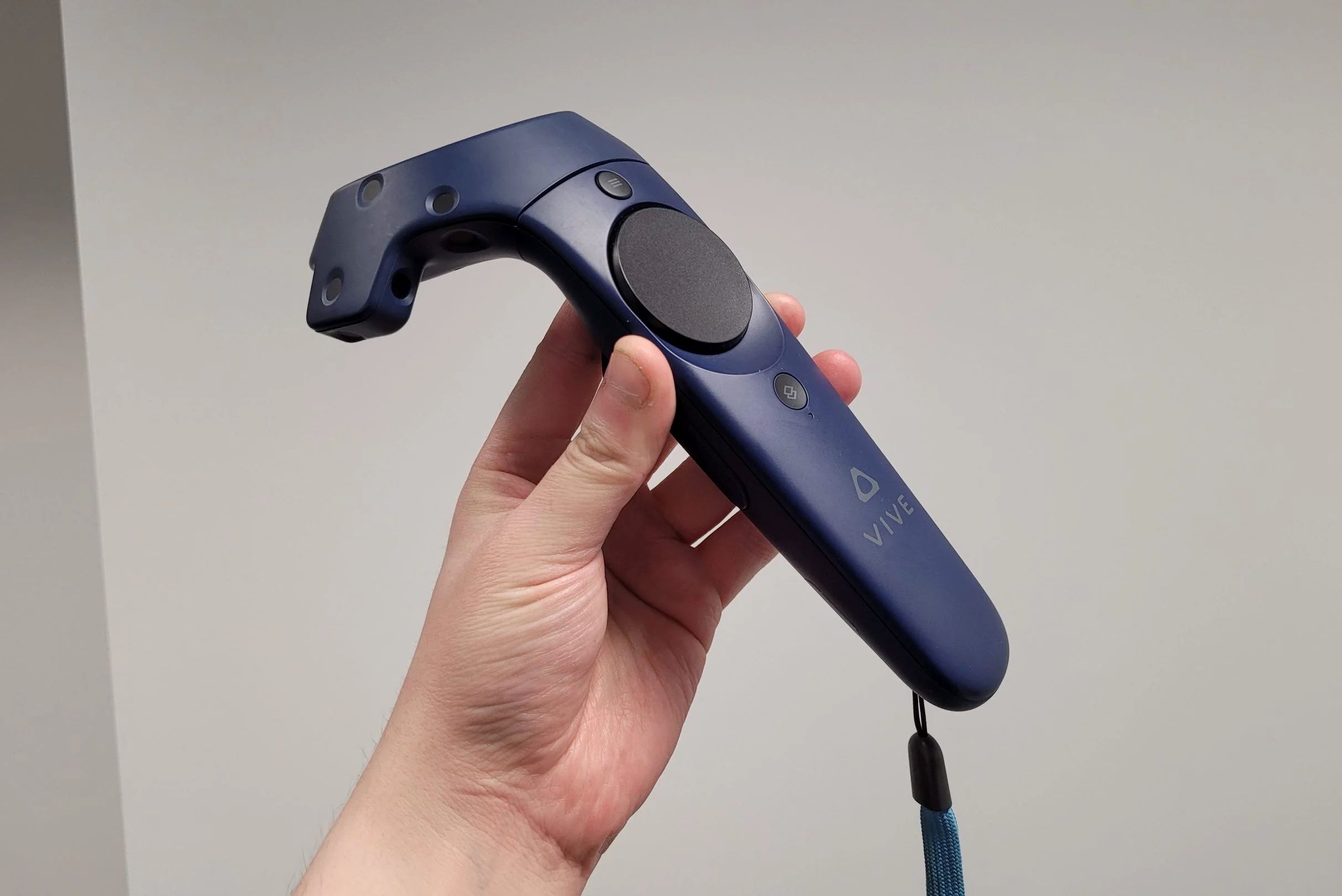 What Does The Red Light Mean On The HTC Vive Controllers