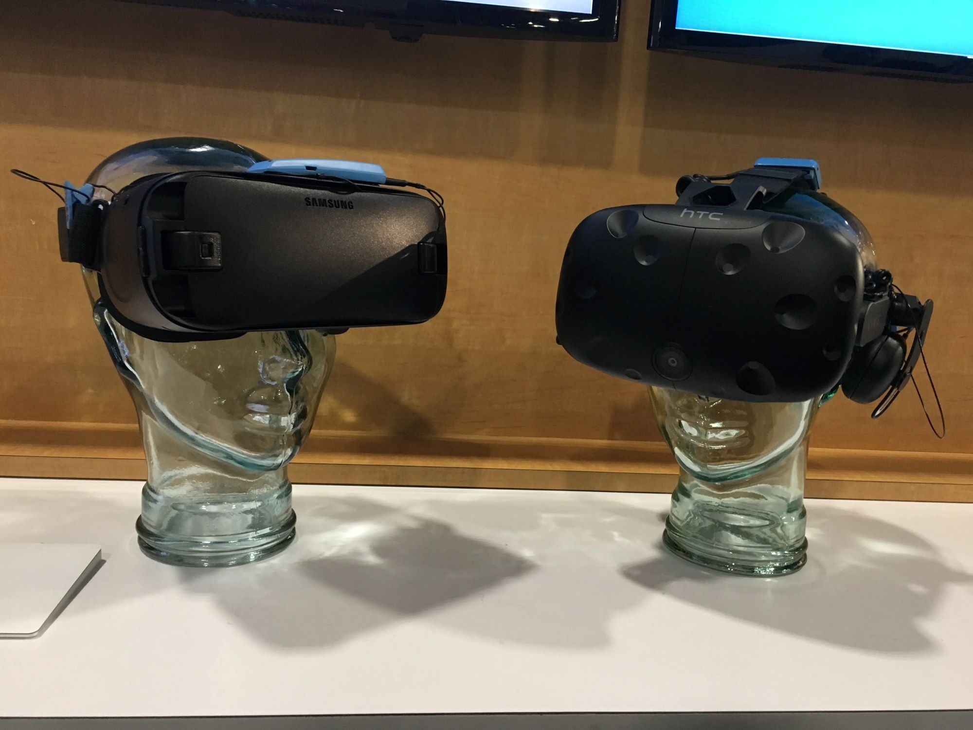 What Makes HTC Vive Better Than Gear VR