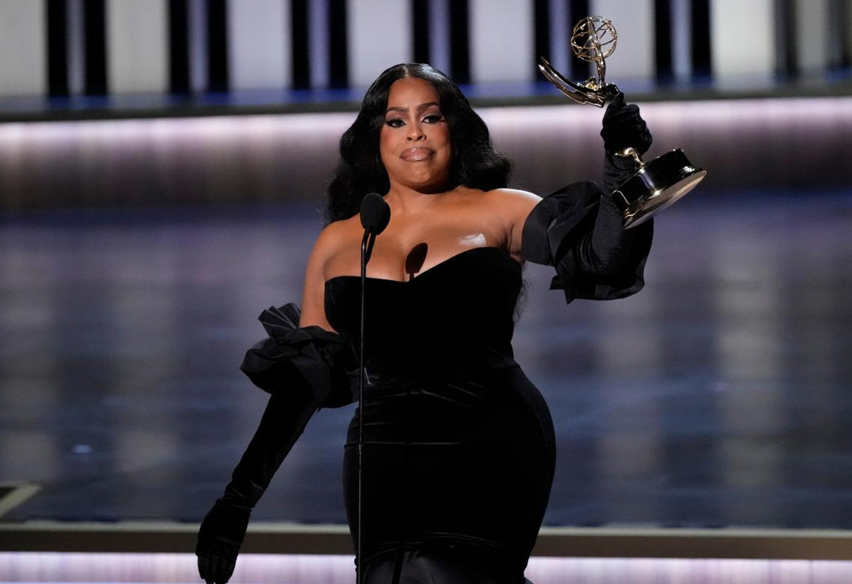 Breonna Taylor’s Mother Expresses Gratitude To Niecy Nash-Betts For Honoring Breonna At Emmys