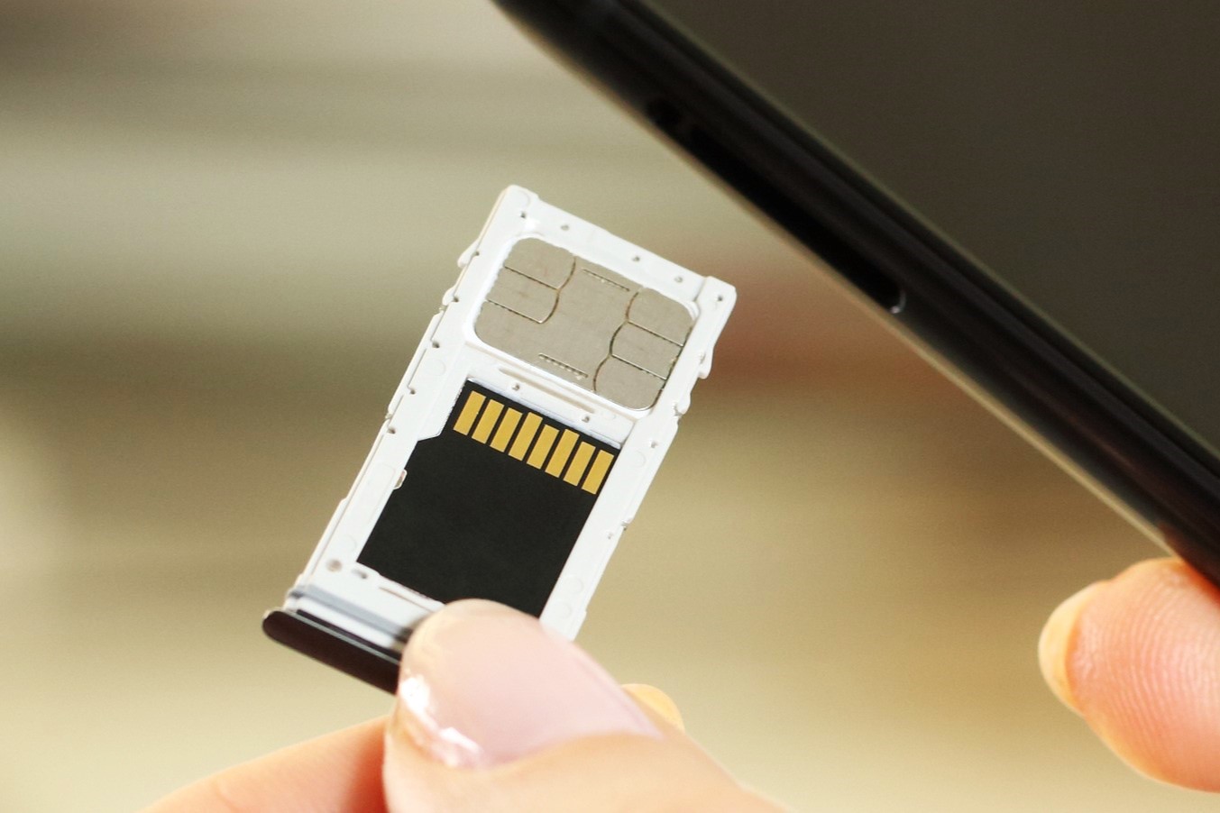 Changing IPhone SIM Card Without Tool: Handy Techniques