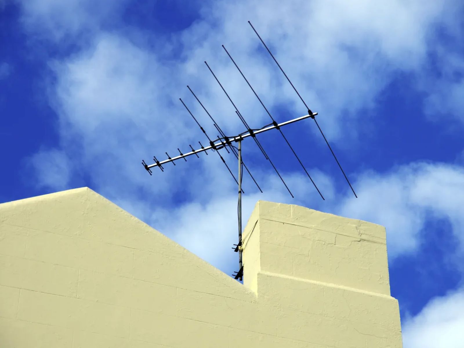 choosing-the-best-tv-signal-booster-a-comprehensive-comparison