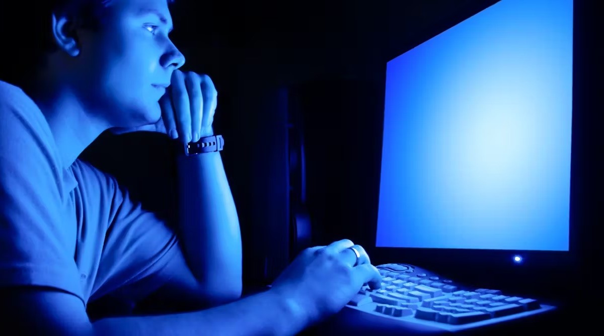 Computer Emission: Understanding The Source Of Blue Light From Computers