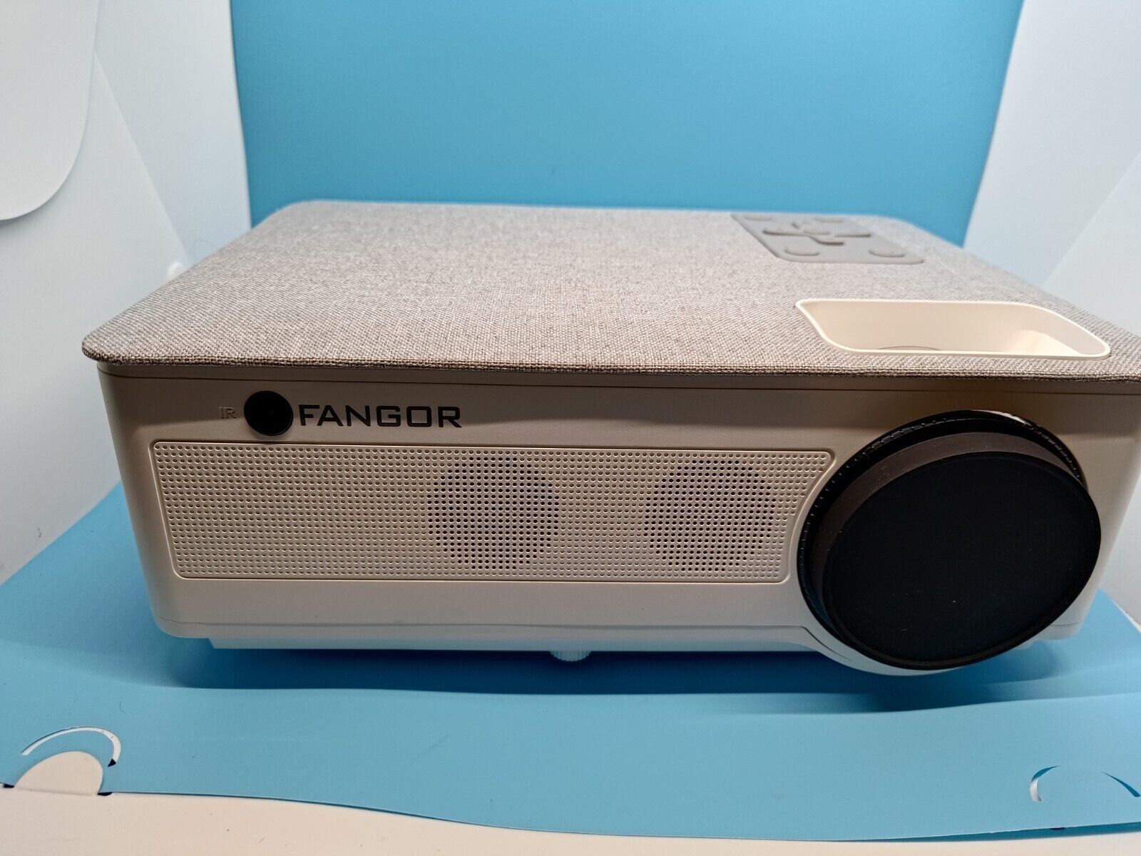 Connecting IPhone To Fangor Projector: Step-by-Step Guide