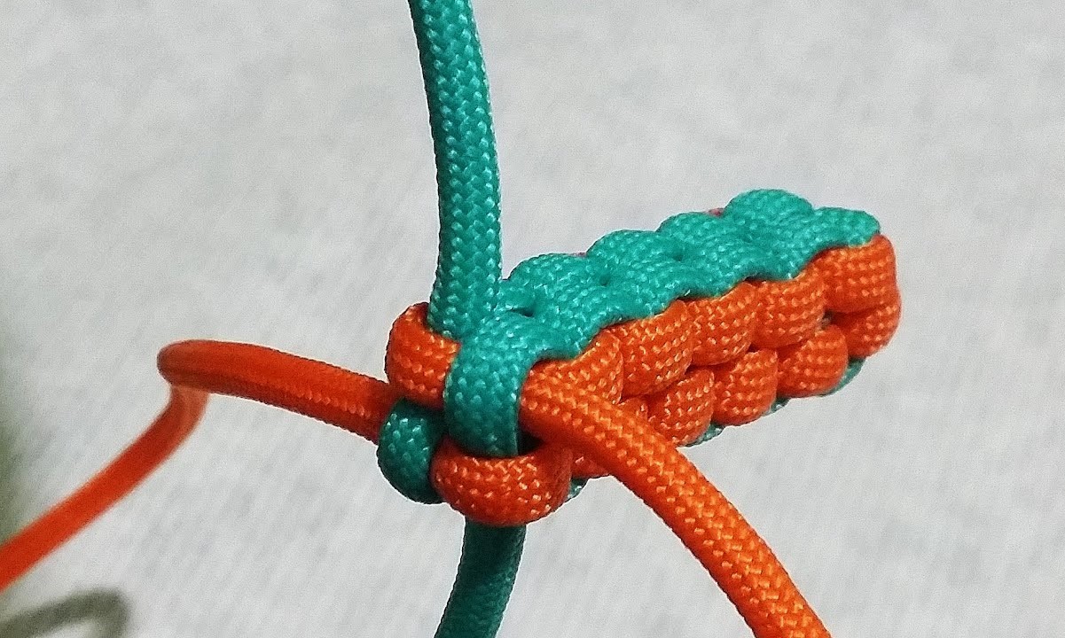 creative-weaving-initiating-a-box-stitch-lanyard