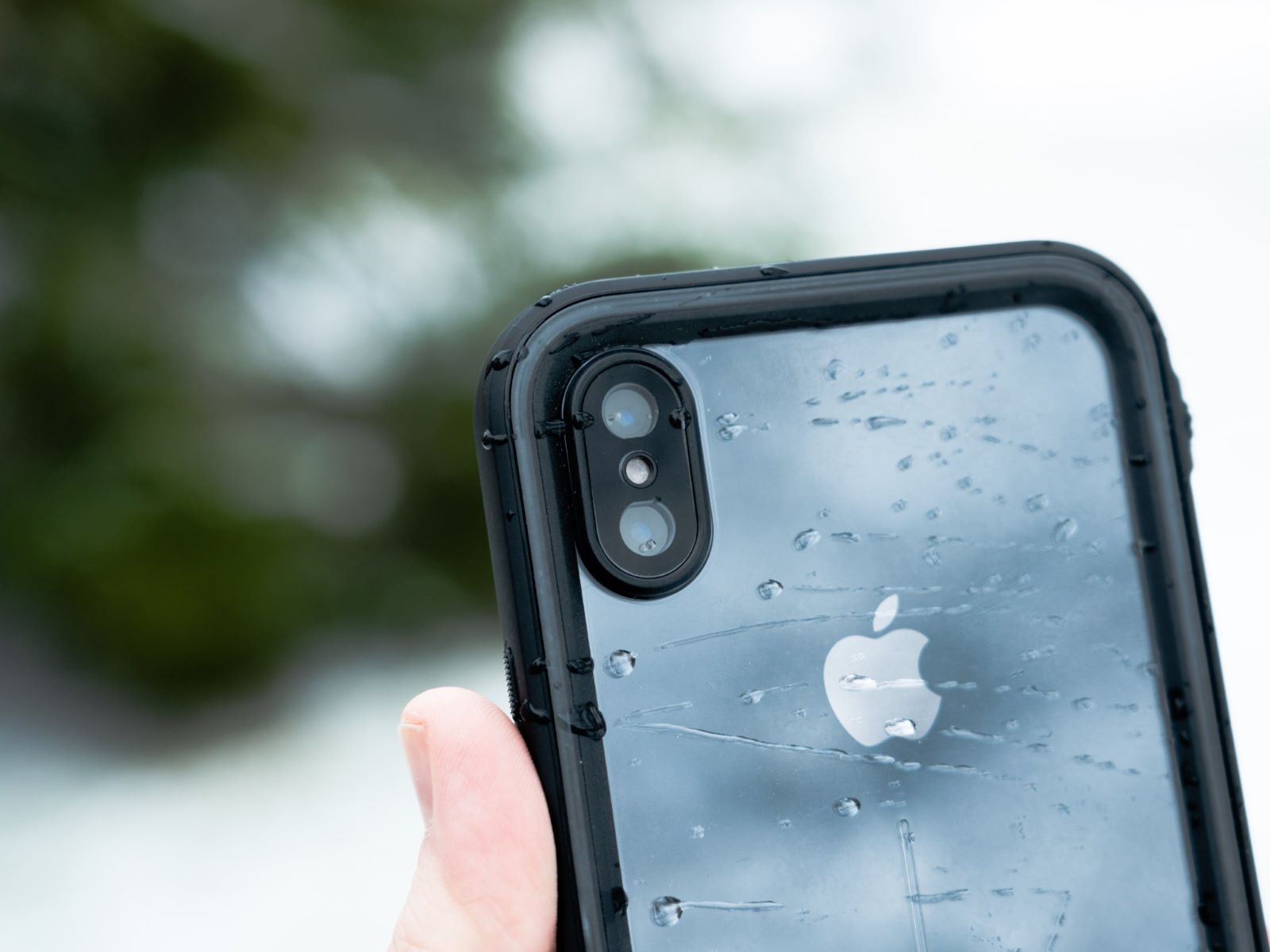 Defending Your IPhone X: Choosing The Best Waterproof Case