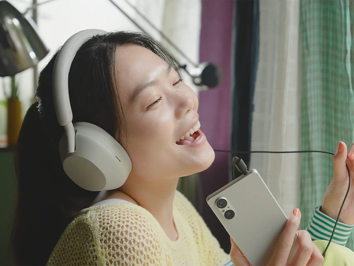 Enjoying Music: Headphone Connection On Sony Xperia