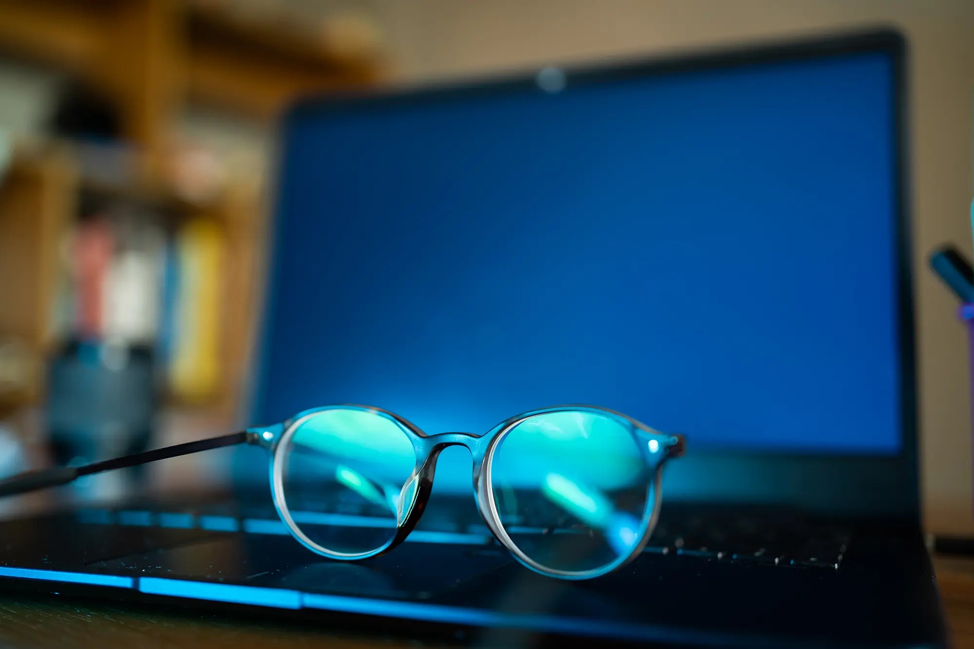 Filter Removal: Steps For Removing The Blue Light Filter From Glasses