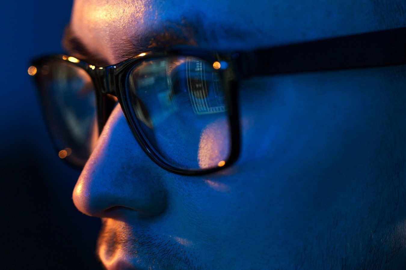 guidelines-on-how-long-to-wear-blue-light-glasses