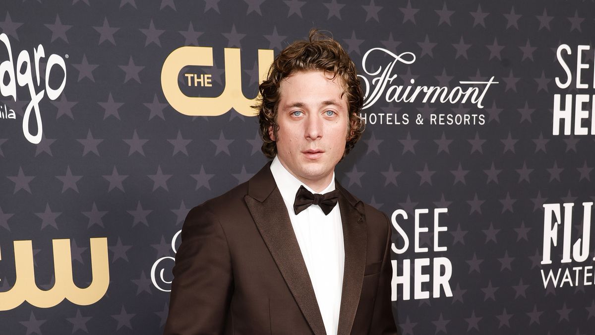 Jeremy Allen White Passes On Free Couch From Calvin Klein Shoot