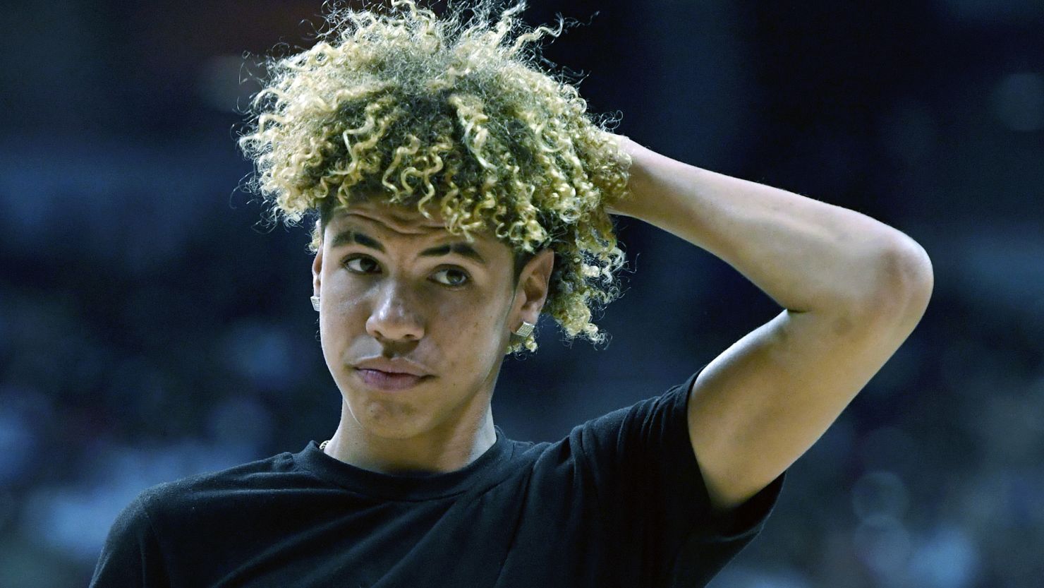 lamelo-ball-faces-backlash-for-laughing-on-bench-during-blowout-loss