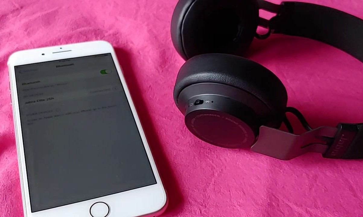 Linking Jabra Headset With IPhone: Easy Steps