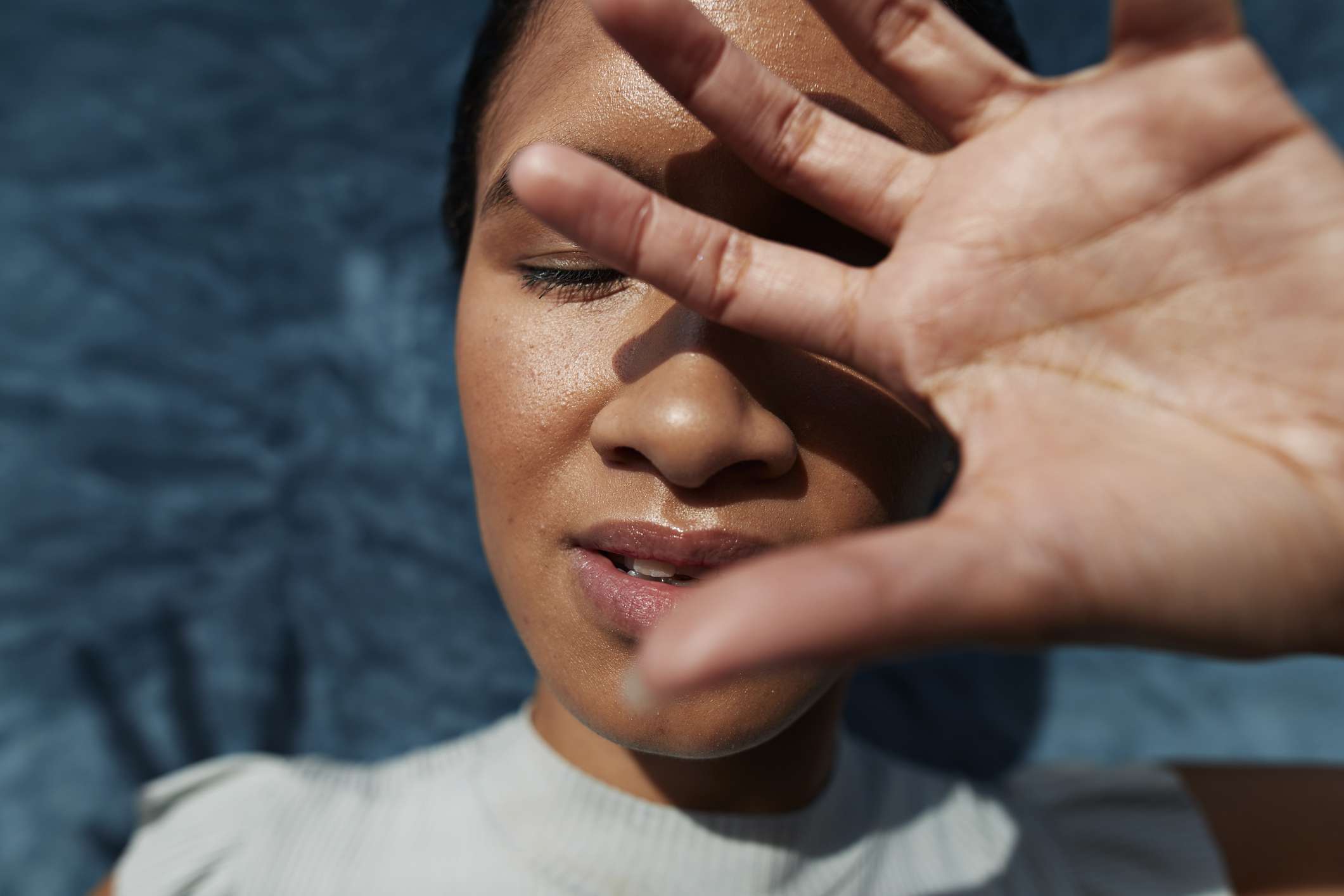 Ocular Impact: Exploring How Blue Light Causes Eye Discomfort