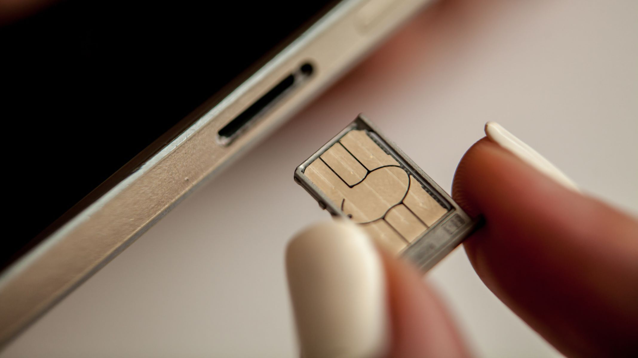Opening SIM Card Without Tool: Quick Tips