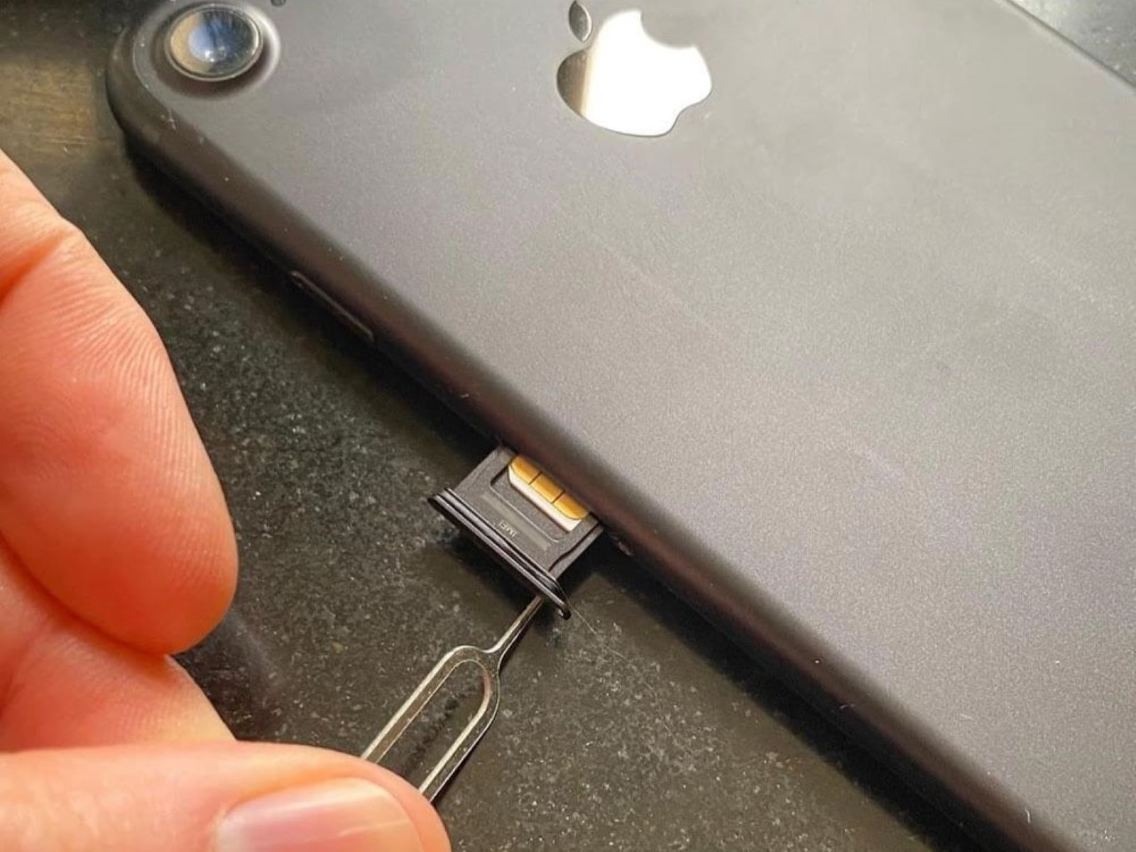 Opening The SIM Card Slot On IPhone SE: Quick Tutorial