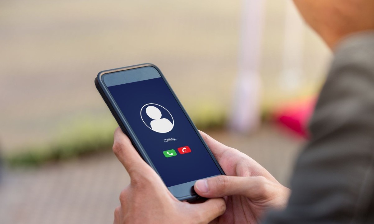 Phone Etiquette: Answering Calls On Pixel 6