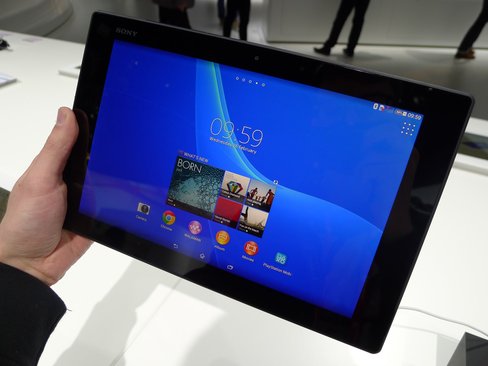 powering-up-charging-the-sony-xperia-z2-tablet