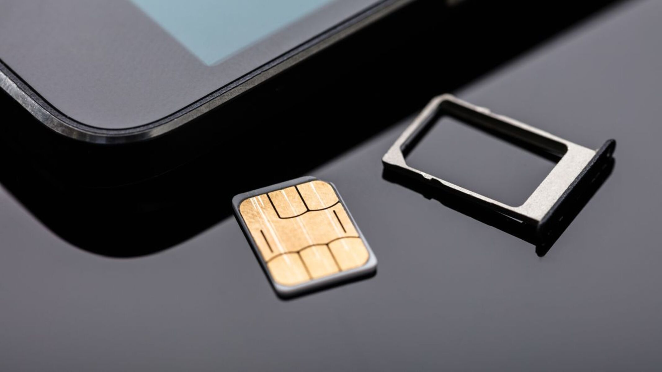 proper-orientation-for-inserting-the-sim-card
