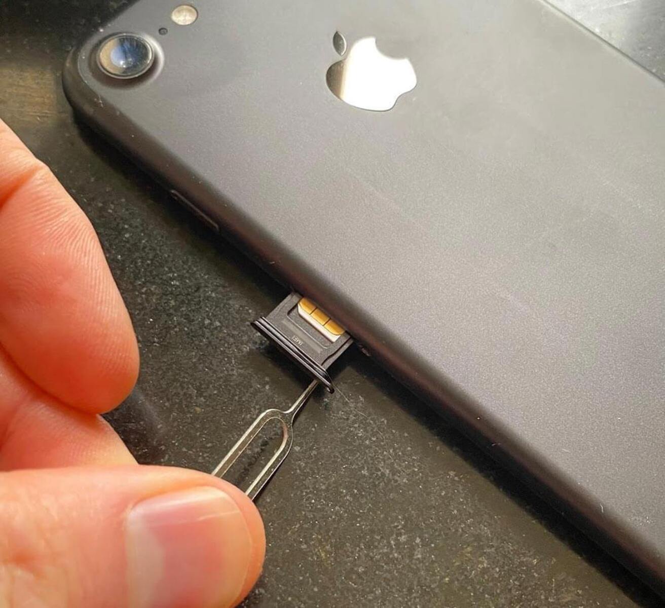 Removing A SIM Card From IPhone XR: Quick Guide