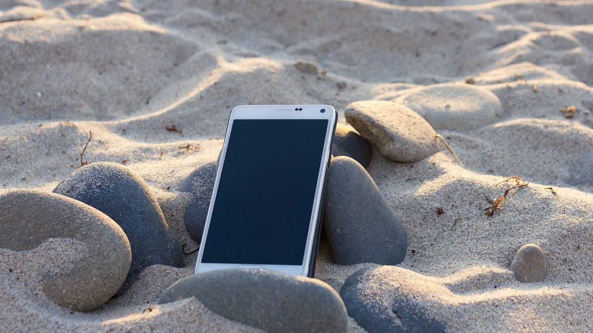 Removing Sand From Your Phone Speaker: Quick Guide